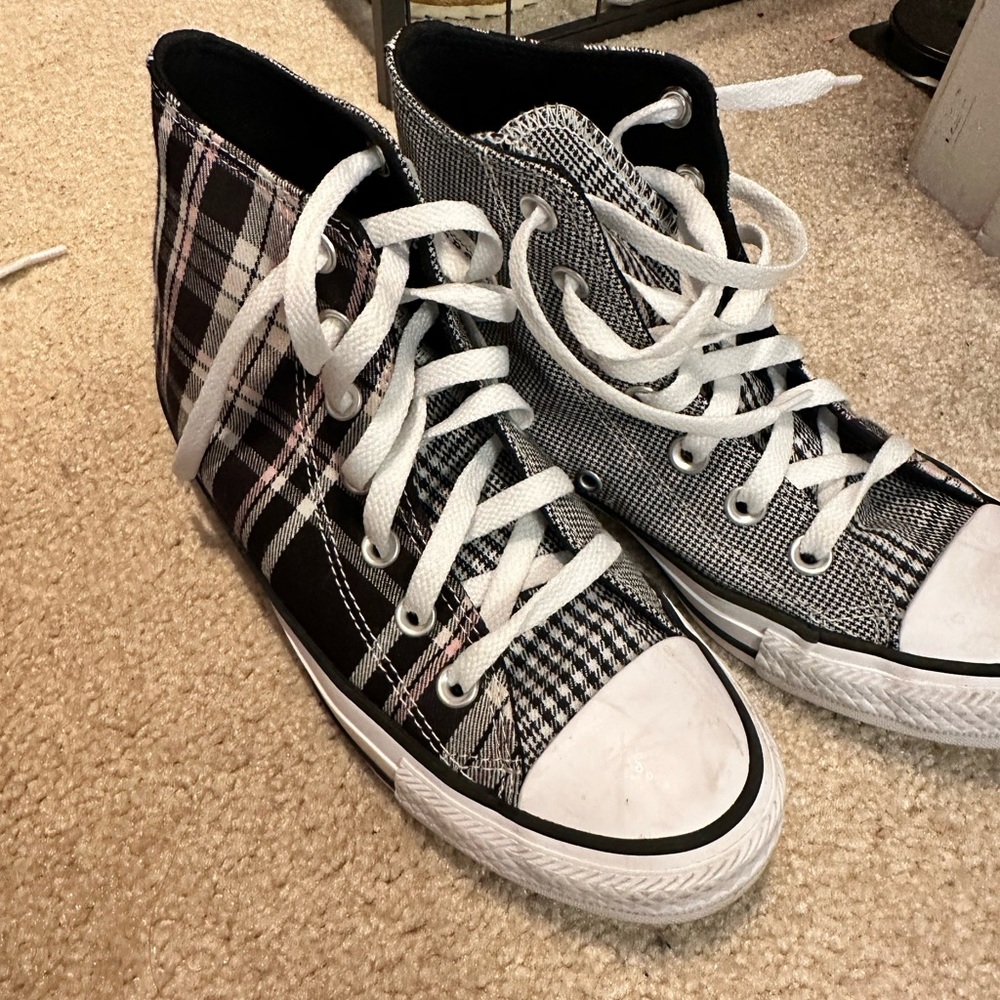 Plaid converse